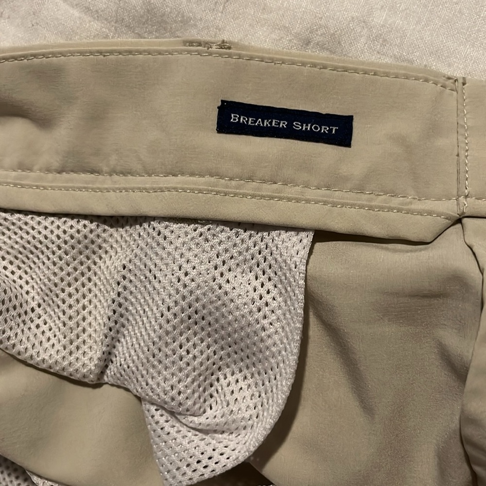 Vineyard Vines performance breaker shorts - Picture 5 of 6
